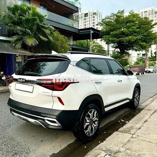 Kia Seltos 2022 Premium 1.6 AT - 10000 km