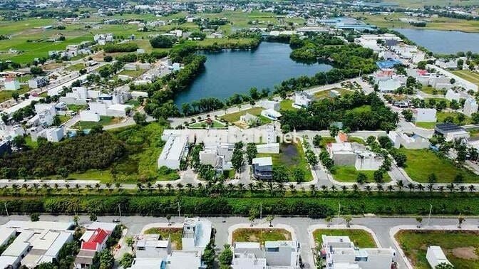 Chính Chủ cần bán lô đất trục chính ngay Cổng Chính - Gần Hồ - Chợ -TT
