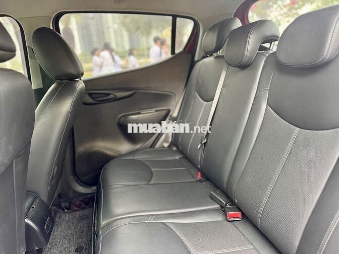 VinFast Fadil Plus 2022 - Màu đỏ - 2vkm