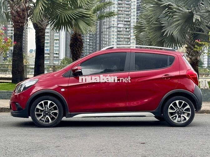 VinFast Fadil Plus 2022 - Màu đỏ - 2vkm