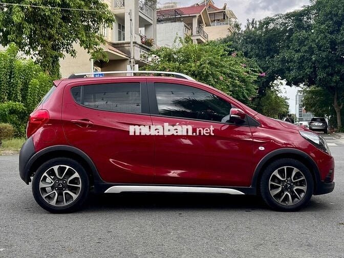 VinFast Fadil Plus 2022 - Màu đỏ - 2vkm