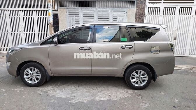 Toyota Innova 2019 E màu đồng ánh kim Chính Chủ