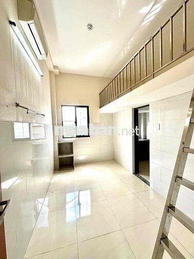DUPLEX BAN CÔNG,CỬA SỔ,GÁC CAO RỘNG,GẦN SÂN BAY , F15 TÂN BÌNH