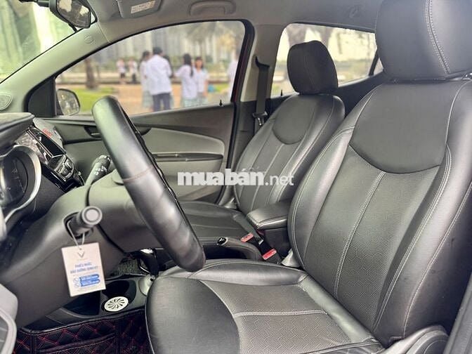 VinFast Fadil Plus 2022 - Màu đỏ - 2vkm