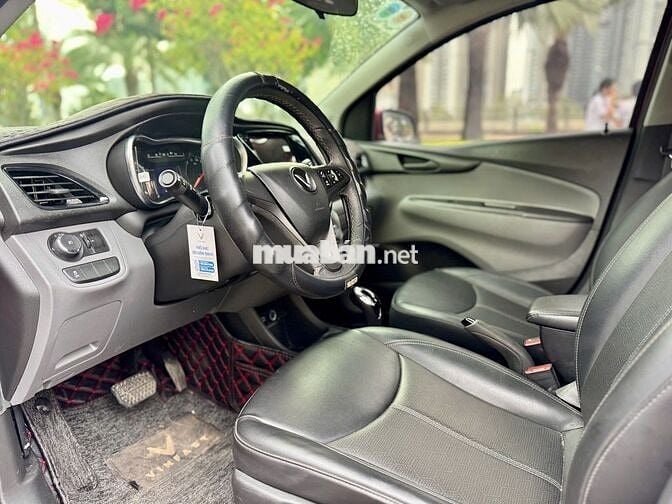 VinFast Fadil Plus 2022 - Màu đỏ - 2vkm