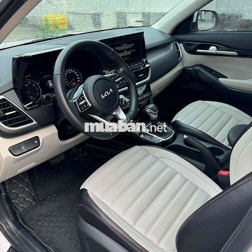 Kia Seltos 2022 Premium 1.6 AT - 10000 km