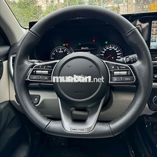 Kia Seltos 2022 Premium 1.6 AT - 10000 km