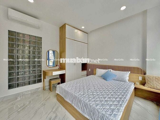 Căn hộ full nội thất ban công thoáng mát Trần Hưng Đạo Quận 1