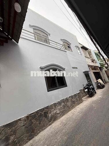Nhà mặt tiền Đoàn Văn B kinh doanh sầm uất. Khó tìm- Trung Tâm quận 4