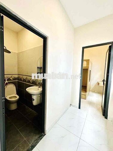 Nhà mặt tiền Đoàn Văn B kinh doanh sầm uất. Khó tìm- Trung Tâm quận 4