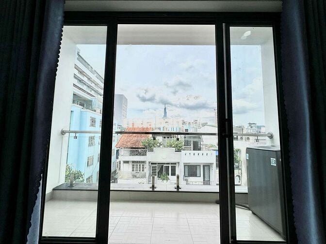CĂN 1 PN TÁCH BẾP, BAN CÔNG RỘNG, THOÁNG FULL NỘI THẤT NGAY SÁT HUTECH