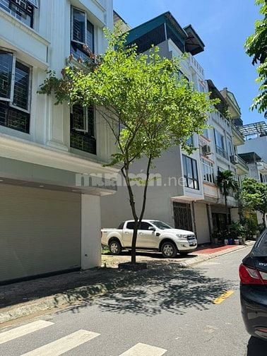 Phân Lô TDC Giang Biên vỉa hè oto tránh view vườn hoa dt 90m2 mt 6m