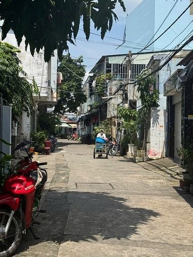 Nhà bán xẹt đường trường chinh