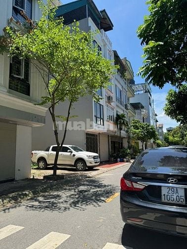 Phân Lô TDC Giang Biên vỉa hè oto tránh view vườn hoa dt 90m2 mt 6m