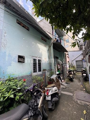 Nhà bán xẹt đường trường chinh
