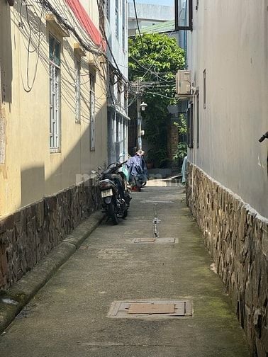 Nhà bán xẹt đường trường chinh