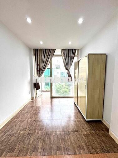 🔥🔥Cho Thuê Phòng Cửa Sổ Ban Công - 40m2_Ngay Cầu Bông - Bùi Hữu Nghĩa