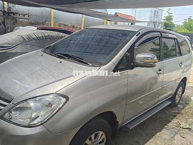 Toyota Innova 2011 J - 200000 km
