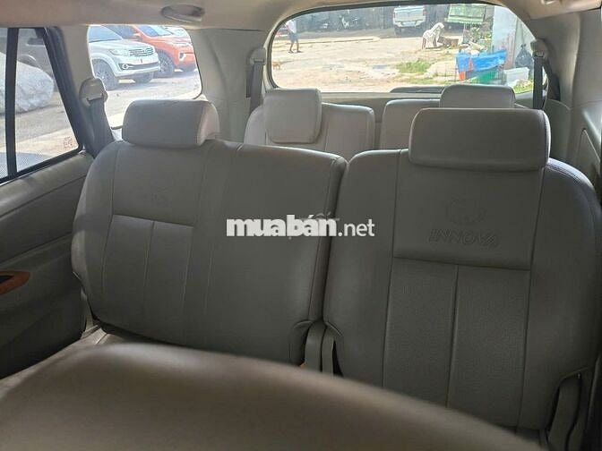 Toyota Innova 2011 J - 200000 km