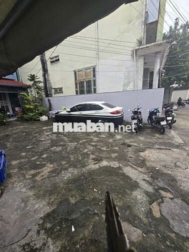 Nhà 4 tầng, xe hơi đậu trước nhà, rộng rãi, an ninh