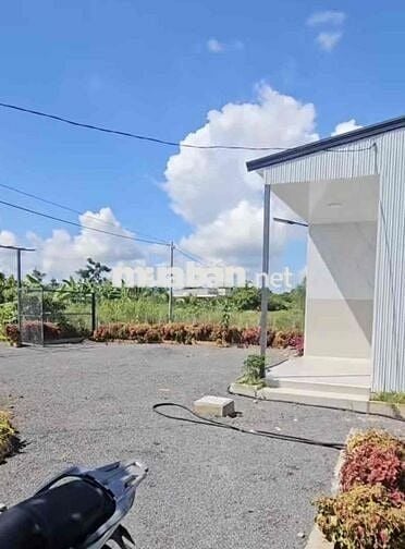 Bán gần 900m2 đất vườn sẵn 100m2 thổ cư,nhà cấp 4 ,tiếp giáp suối bên