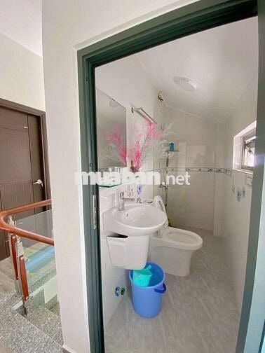 Cho thuê nhà nguyên căn đường ô tô Nam Hồ phường 11 đà lạt giá 12tr