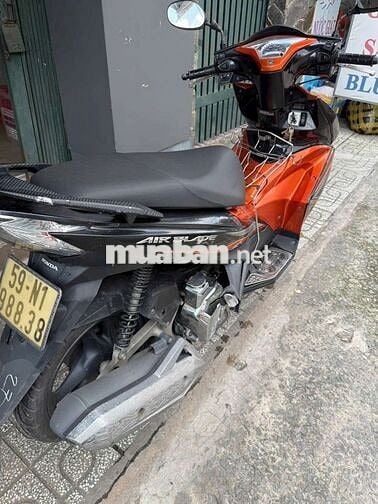 Xe máy Honda Air Blade màu cam đen