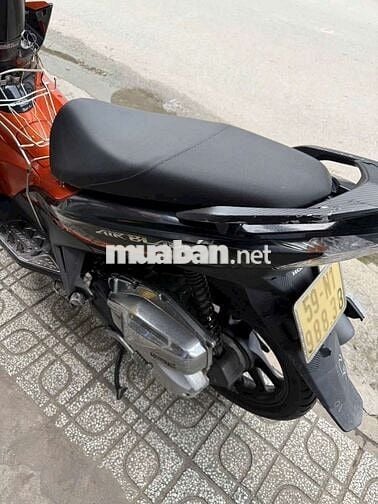 Xe máy Honda Air Blade màu cam đen