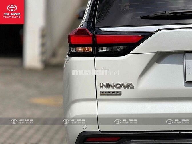 Toyota Innova Cross 2024 - 34.000 km