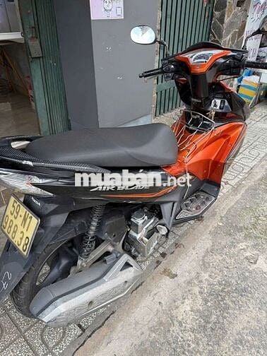 Xe máy Honda Air Blade màu cam đen