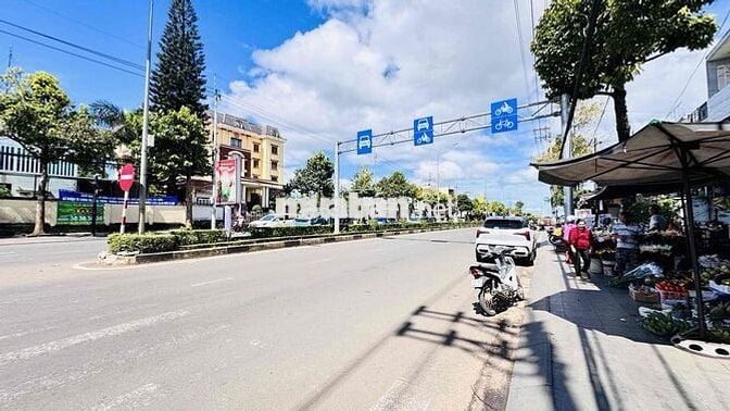 Bán nhà 2 Tầng mặt tiền PHẠM VĂN ĐỒNG - Pleiku