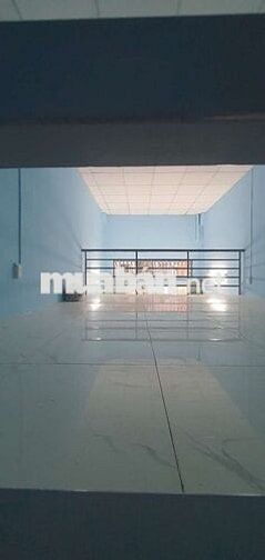 Cho thuê nhà ngay vong xoay Âu Cơ Lê Đại Hành, dt: 3,5x12m trệt gác