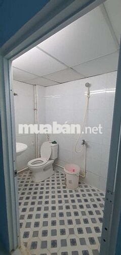 Cho thuê nhà ngay vong xoay Âu Cơ Lê Đại Hành, dt: 3,5x12m trệt gác
