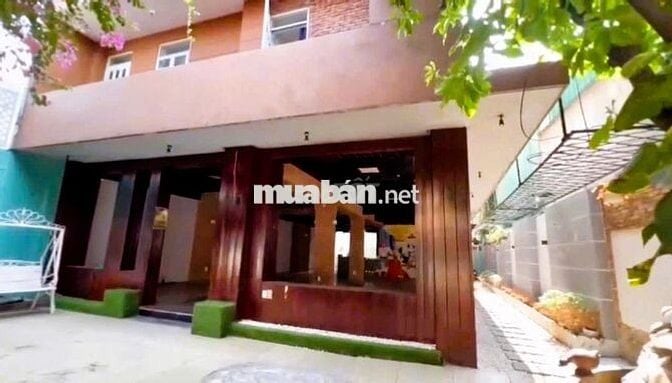 Mặt bằng kinh doanh rộng 275m² gần trung tâm thương mại Gigamall