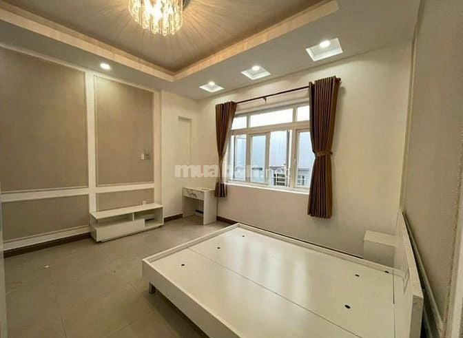 NHÀ NGỘP ( BANK ) 5 TỶ 750 ĐƯỜNG CÁCH MẠNG THÁNG 8 QUẬN 10 - DT 79.5M2