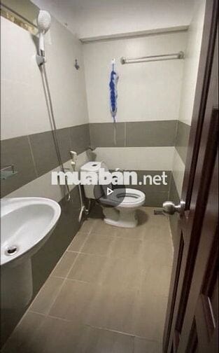 Share phòng trong nhà nguyên căn, có ban công thoáng mát