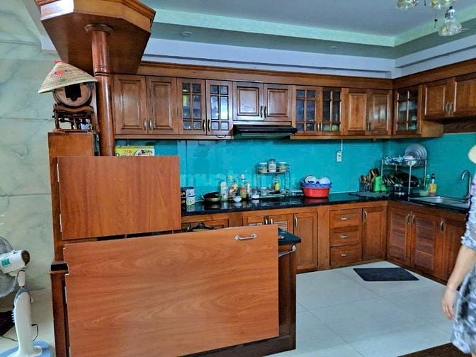 Cần bán nhà kiểu villa, khu dan trí cao, giá 25 tỷ