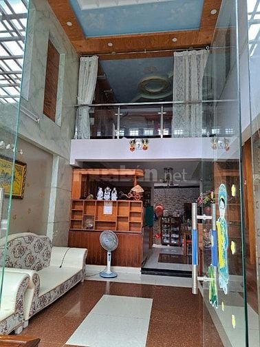 Cần bán nhà kiểu villa, khu dan trí cao, giá 25 tỷ