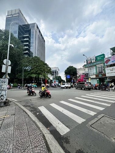 CHO THUÊ NHÀ MẶT TIỀN ĐINH TIÊN HOÀNG – VỊ TRÍ KINH DOANH SIÊU ĐẮC ĐỊA