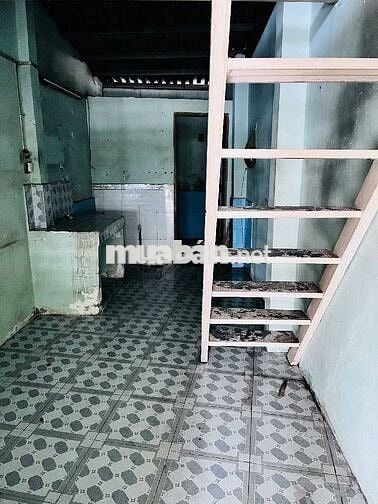 BÁN NHÀ CŨ TIỆN XÂY MỚI BÌNH ĐÔNG Q8 - HẺM BA GÁC - 30M2 - NHỈNH 2 TỶ.