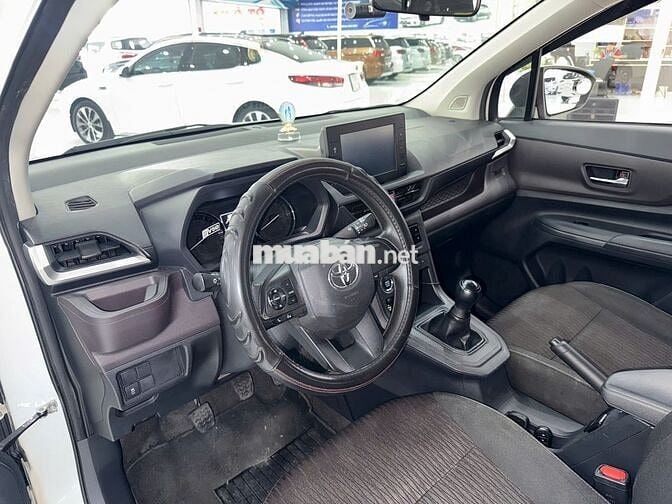 Toyota Avanza Premio 1.5MT 2022 số sàn