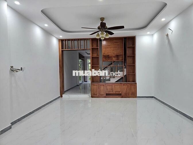 Nhà mới xây khu dân cư, 300m2, 4 phòng ngủ, KDC Phúc Đạt, Thủ Dầu Một