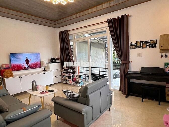 Bán Nhà Phố Mặt Tiền 6.6m2 Đường Hoàng Diệu Giá chỉ 8.1 tỷ