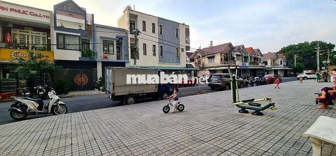 BÁN ĐẤT GÓC 2 MẶT TIỀN ĐƯỜNG NHỰA XE TẢI