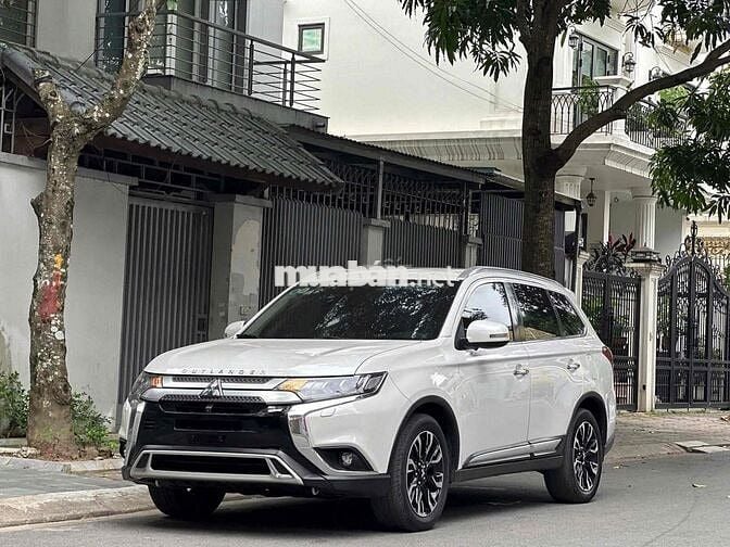 Mitsubishi Outlander 2.0Premium 2020 siêu đẹp