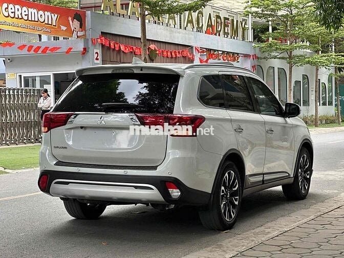 Mitsubishi Outlander 2.0Premium 2020 siêu đẹp