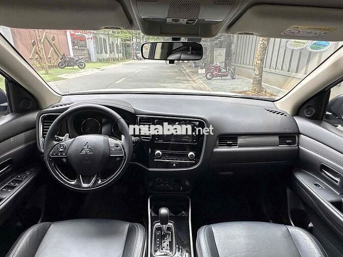 Mitsubishi Outlander 2.0Premium 2020 siêu đẹp