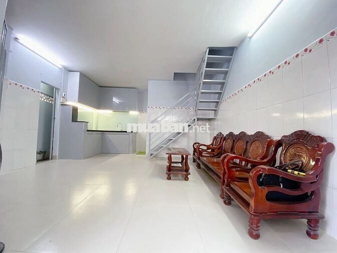 Nhà hẻm xe hơi Hoàng Hoa Thám 5x5 Đông Nam 2 PN 2 WC nhỉnh 4 T