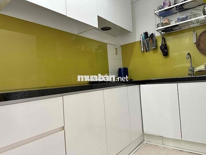 Nhà MT Phạm Văn Đồng, 2 tầng, 3 phòng ngủ, bếp, 2 máy lạnh