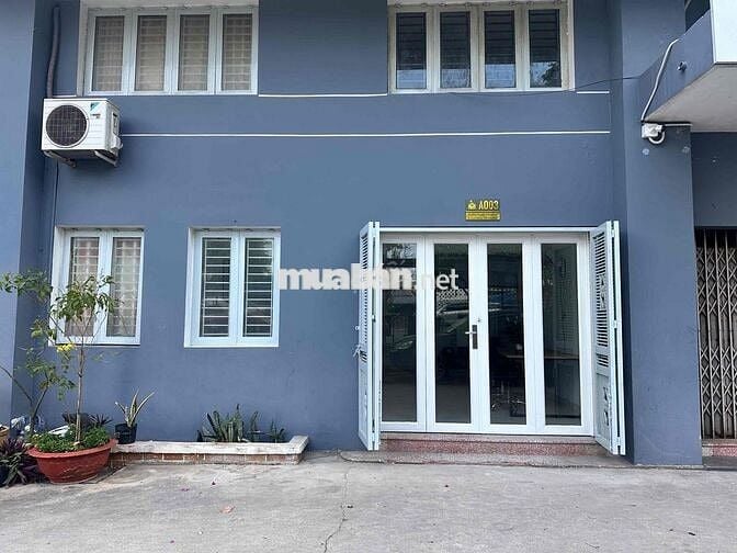 Nhà MT Phạm Văn Đồng, 2 tầng, 3 phòng ngủ, bếp, 2 máy lạnh